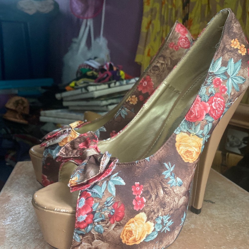 Beautiful flower print platform heels